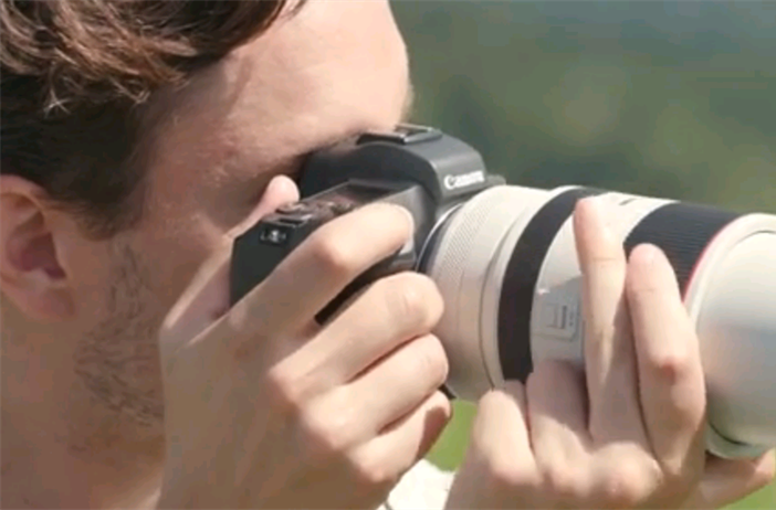 First video showing the Canon RF 70-200 Zooming